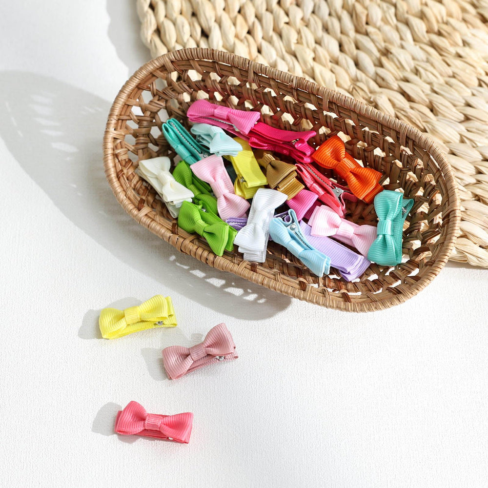 OAOLEER 2-inch bows are easy to snap in for quick styling