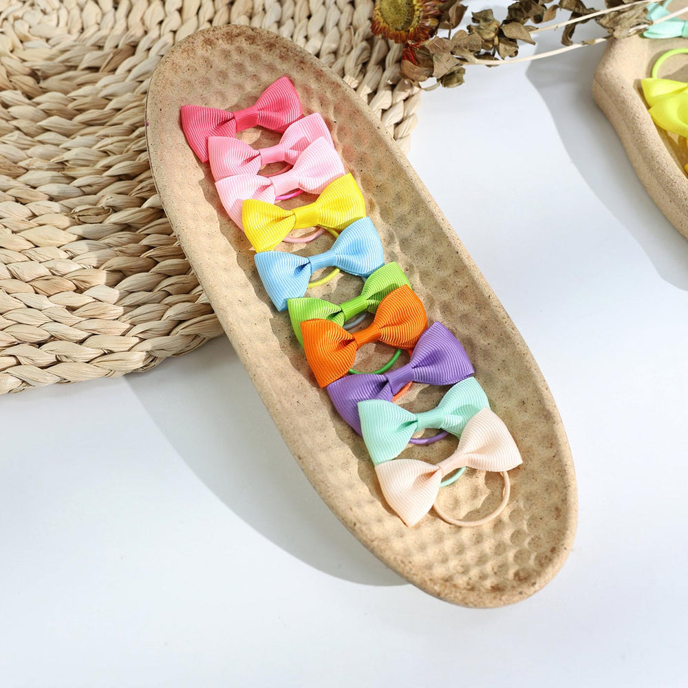 OAOLEER no-slip 2inch bows stay in place during active baby playtime.