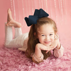 Oaooleer clear-box packaging displaying eight navy bows for easy gifting.