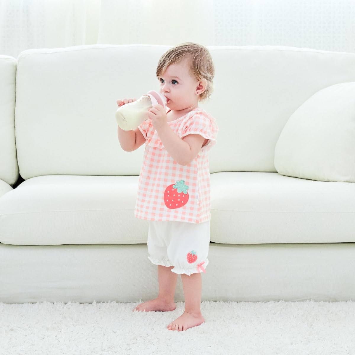 Oberni bottle with non-slip handle enhances grip during feeding