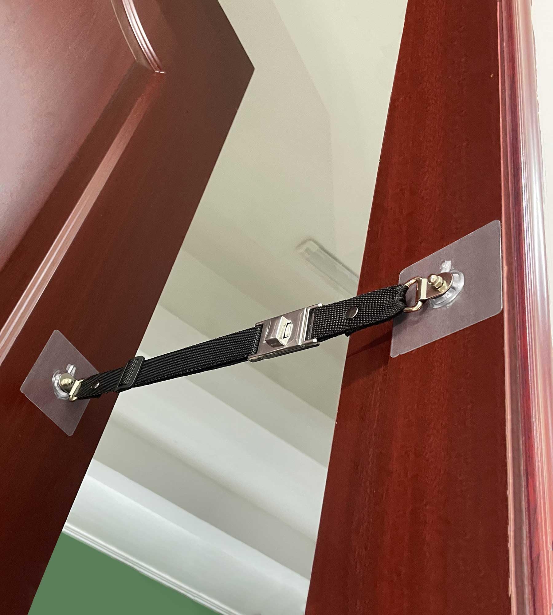 OeckuXIY adhesive-no-drill installation demonstrates mess-free mounting and strong adhesion.