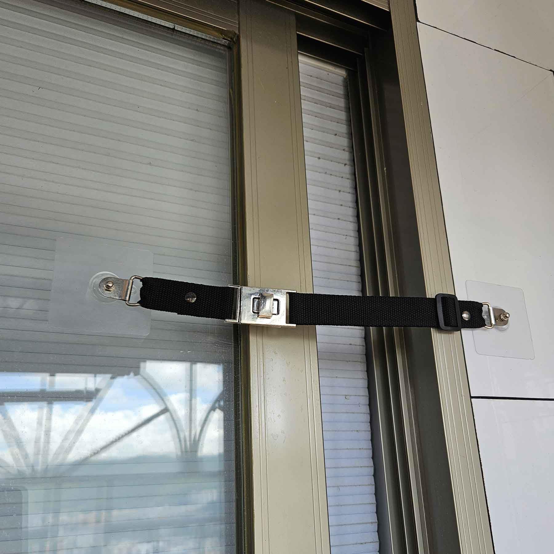 OeckuXIY childproof design closeup emphasizes rotary switch preventing easy openings.