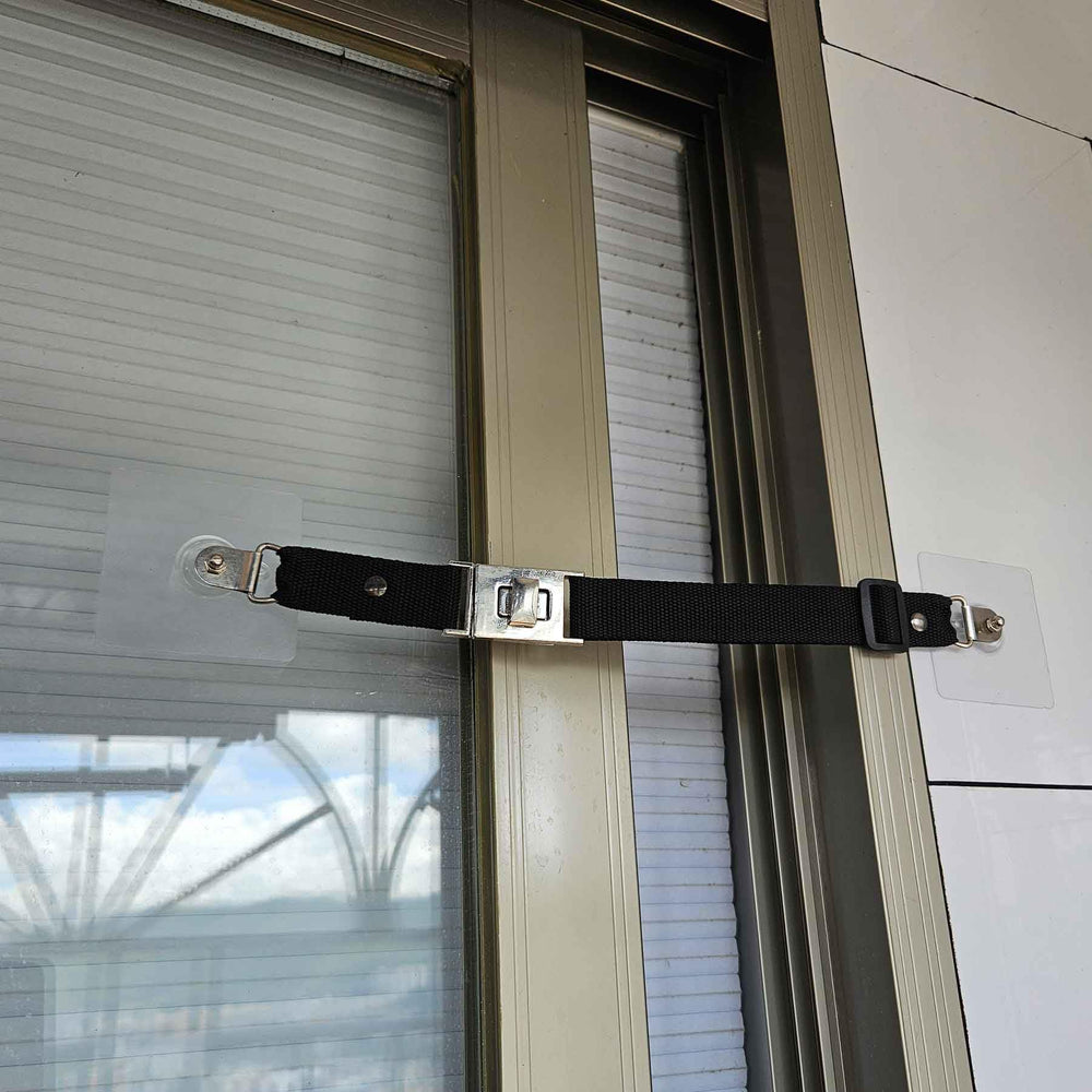 OeckuXIY childproof design closeup emphasizes rotary switch preventing easy openings.