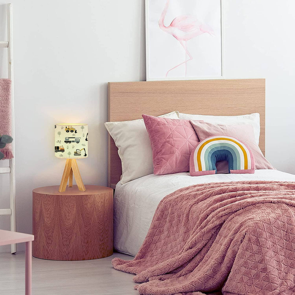 OEPWQIWEPZ tripod bedside lamp features a convenient on/off cord switch