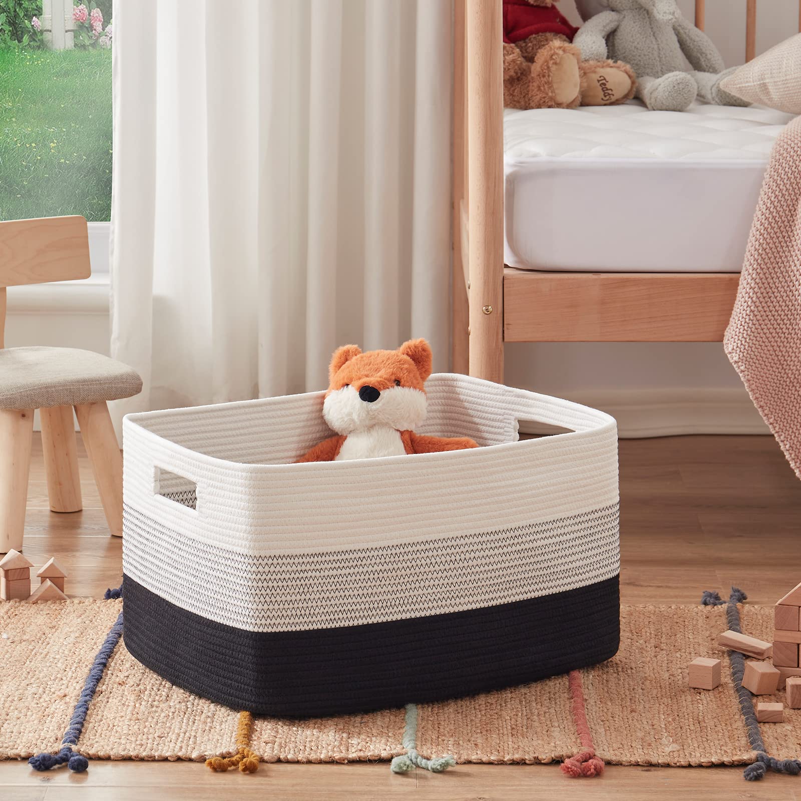 OIAHOMY basket with sturdy handles makes carrying heavy items easy.