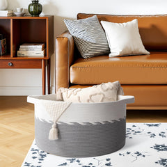 OIAHOMY 90L capacity basket full of blankets to show ample storage.