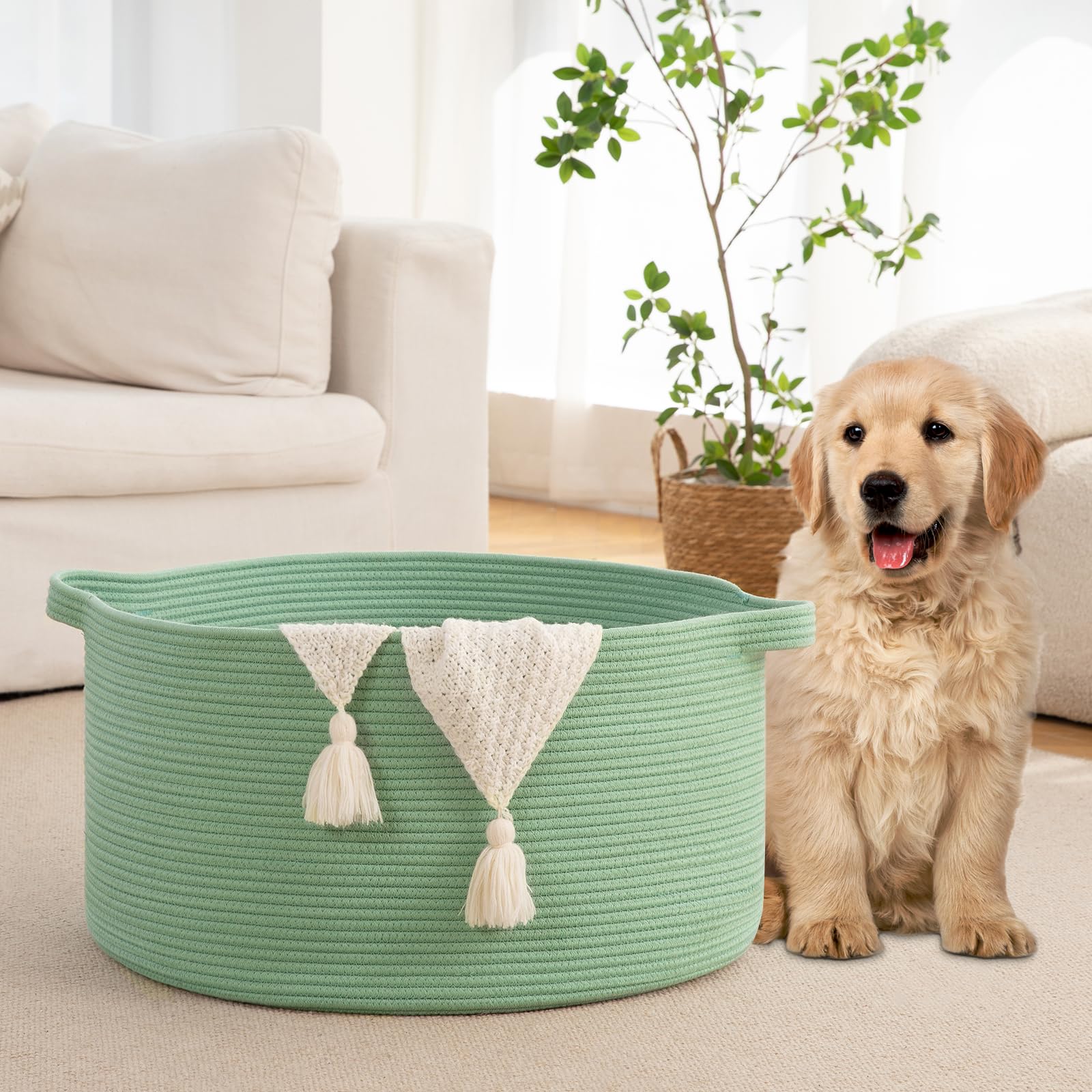 OIAHOMY 90L basket filled with blankets showcases generous capacity.