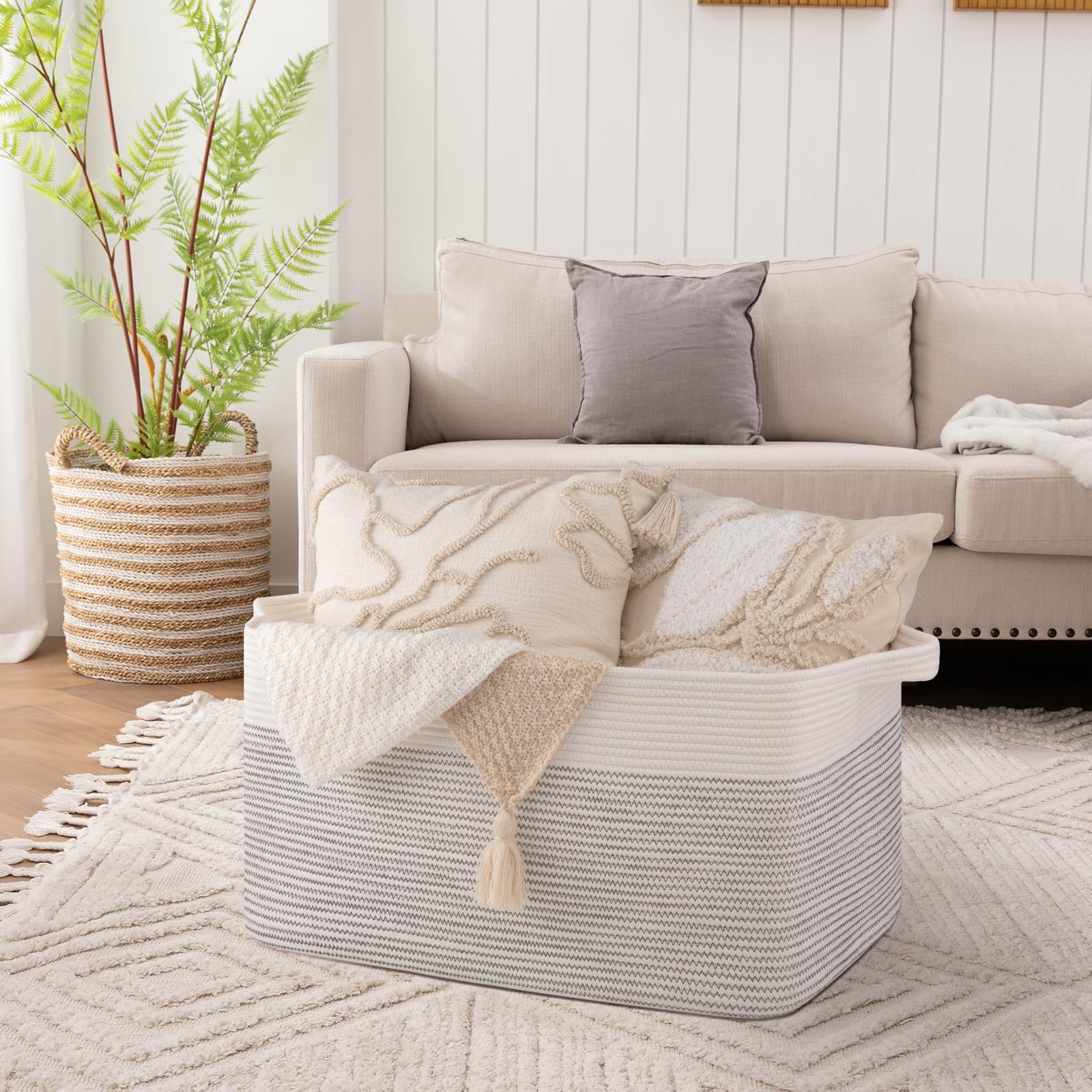 OIAHOMY blanket basket with sturdy handles for easy transport and daily tidy-ups.