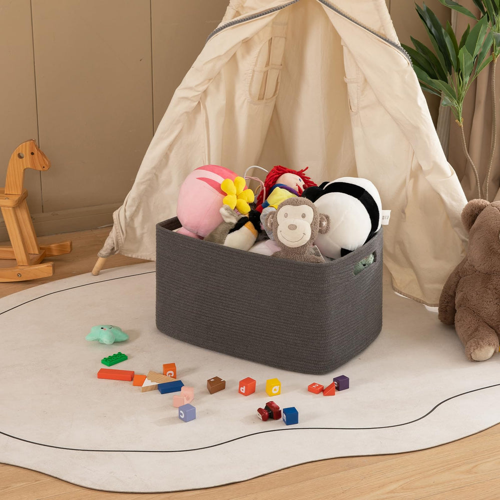 OIAHOMY foldable basket demonstrates easy storage after use.