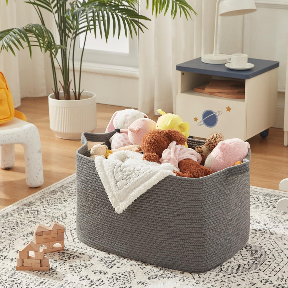 OIASKET 118L basket open-top with blankets illustrates versatile storage.