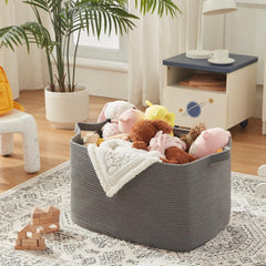 OIASKET 118L basket open-top with blankets illustrates versatile storage.