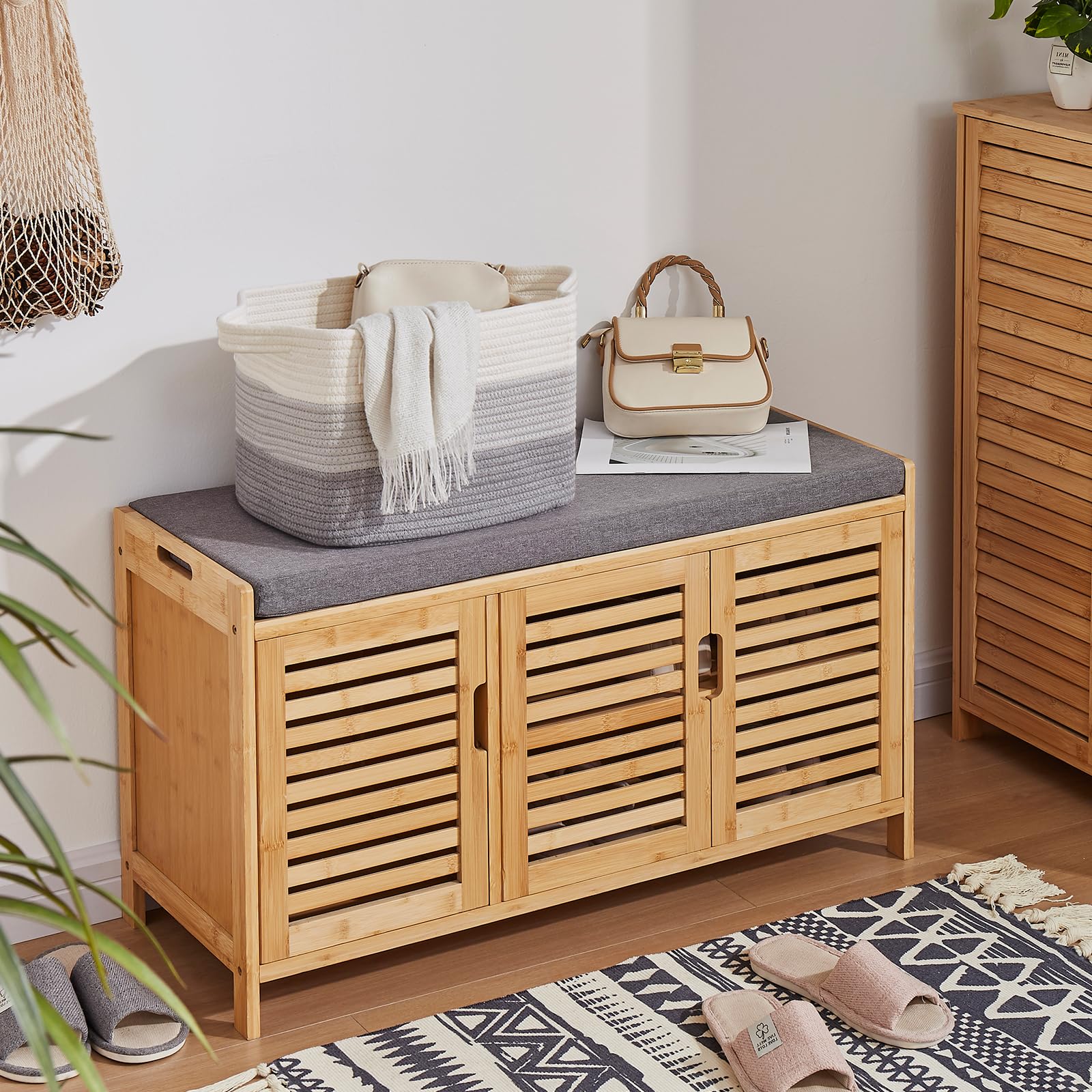 OIASKET storage baskets with books arranged on shelf