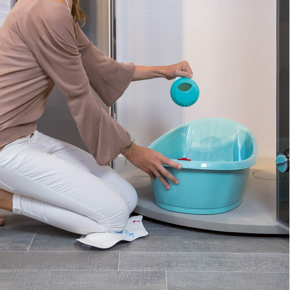 OKBABY Onda Bath ergonomic three-point support keeps baby steady during bath time.
