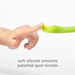 Olababy feeding spoon ergonomic-handle promotes comfortable feeding moments.