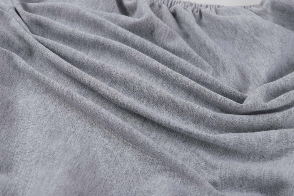 Onacosht bassinet sheet elastic band secures the fit, preventing bunching and shifting.