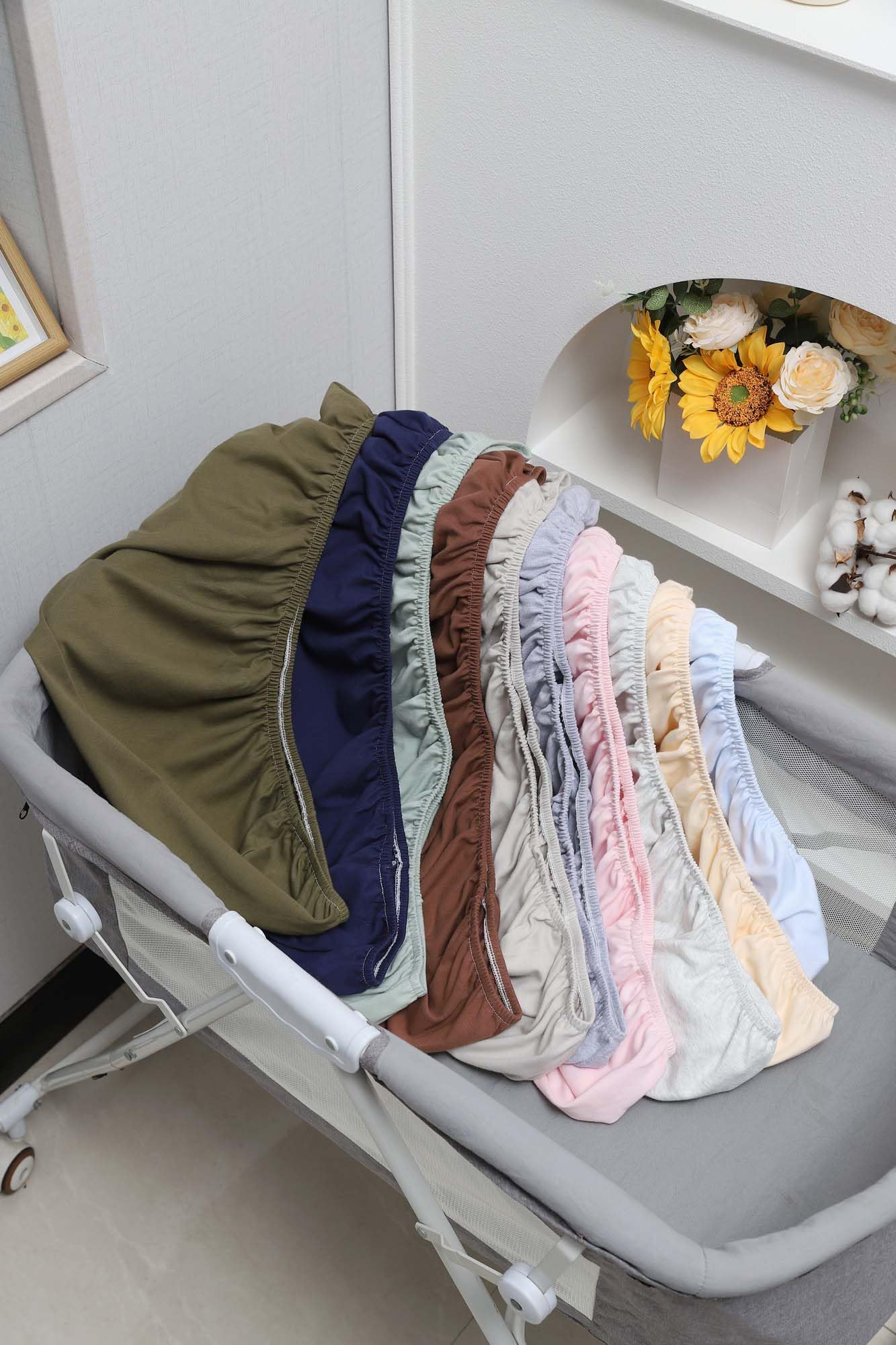 Onacosht bassinet sheet in a nursery setup—gender-neutral color combo suitable for any baby.