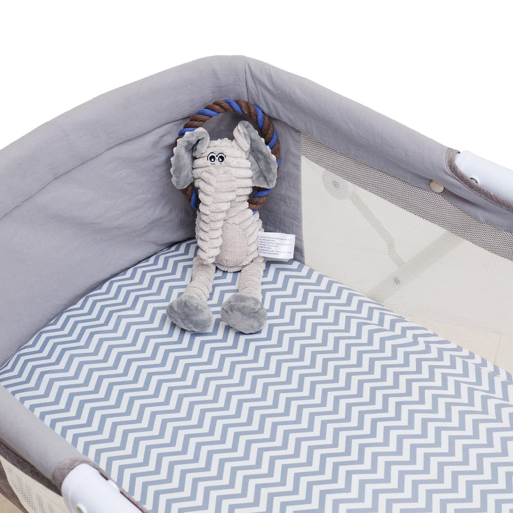 Onacosht universal fit sheet; fits oval hourglass and rectangular bassinet shapes