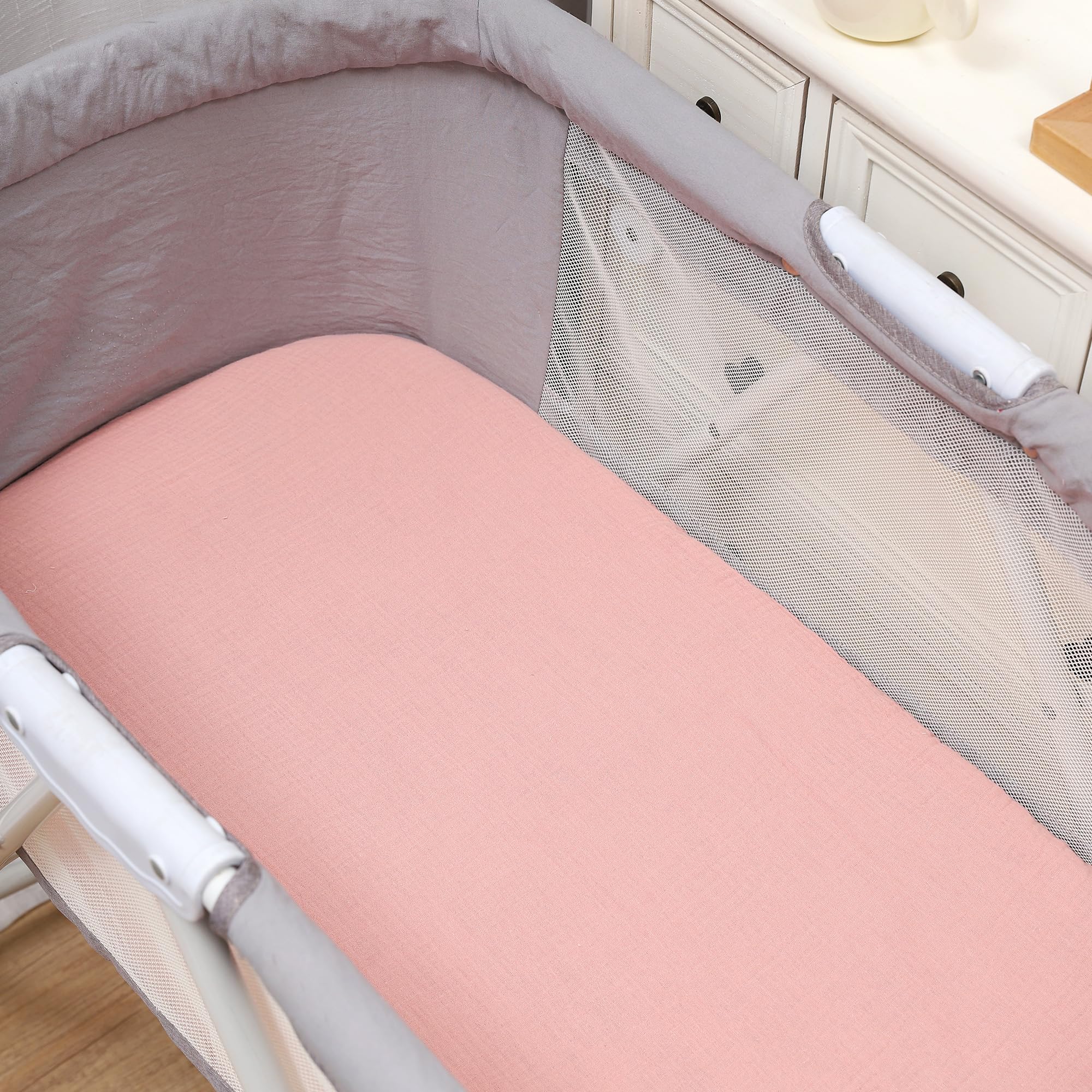 Onacosht easy-care sheet is machine-wash friendly for busy parents.