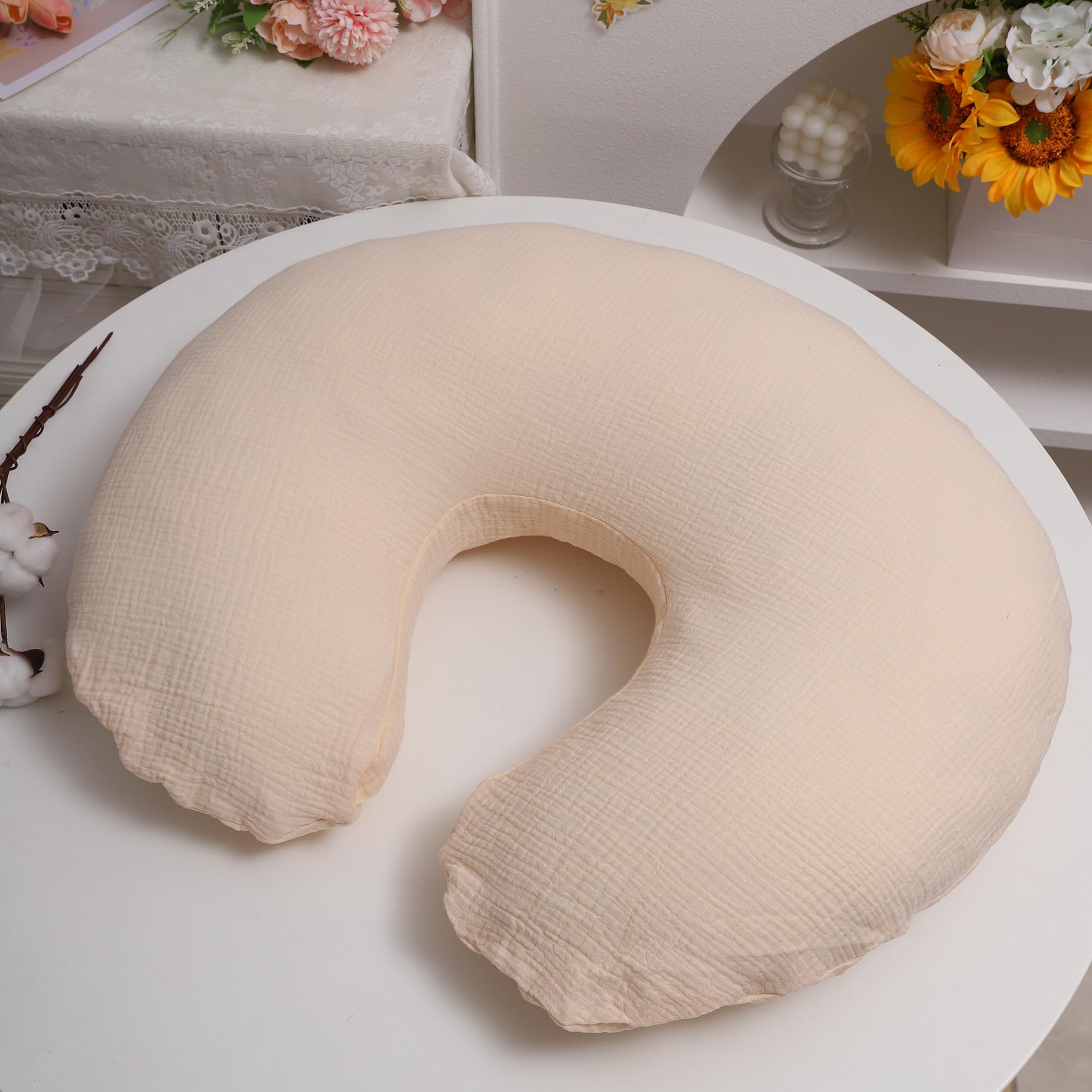 Onacosht Muslin nursing pillow cover zipper close-up showing concealed edge
