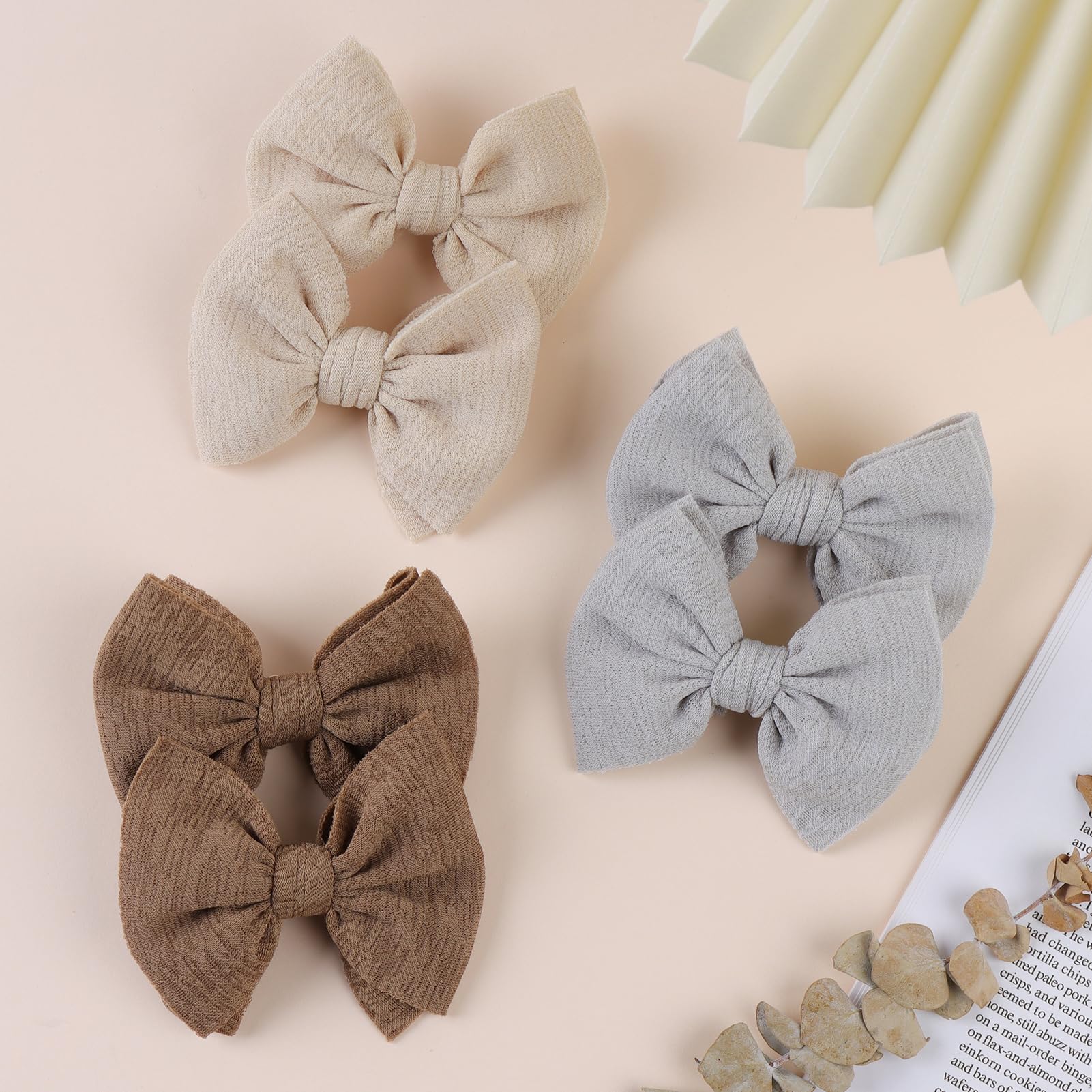 ONENINEDREAM bows worn on a toddler head demonstrating secure hold