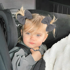 ONENINEDREAM dark green bow clip complements outfits with a durable alligator grip.