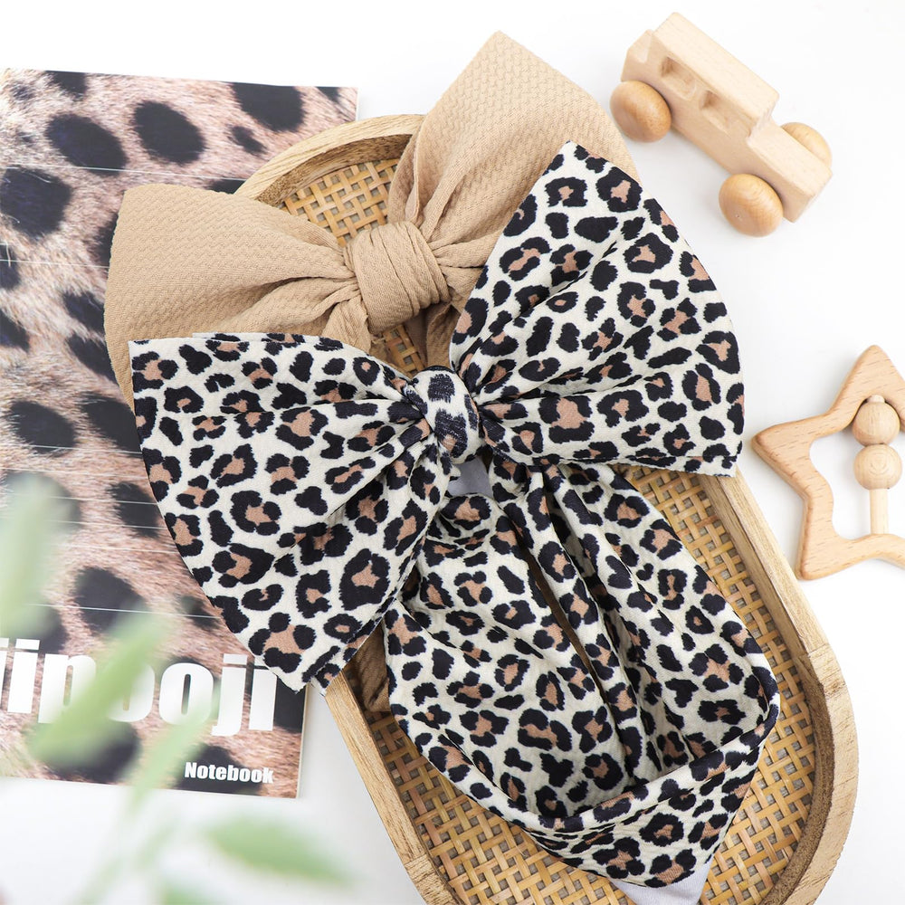 ONENINEDREAM pack of two bows; ideal for outfits and gifting.