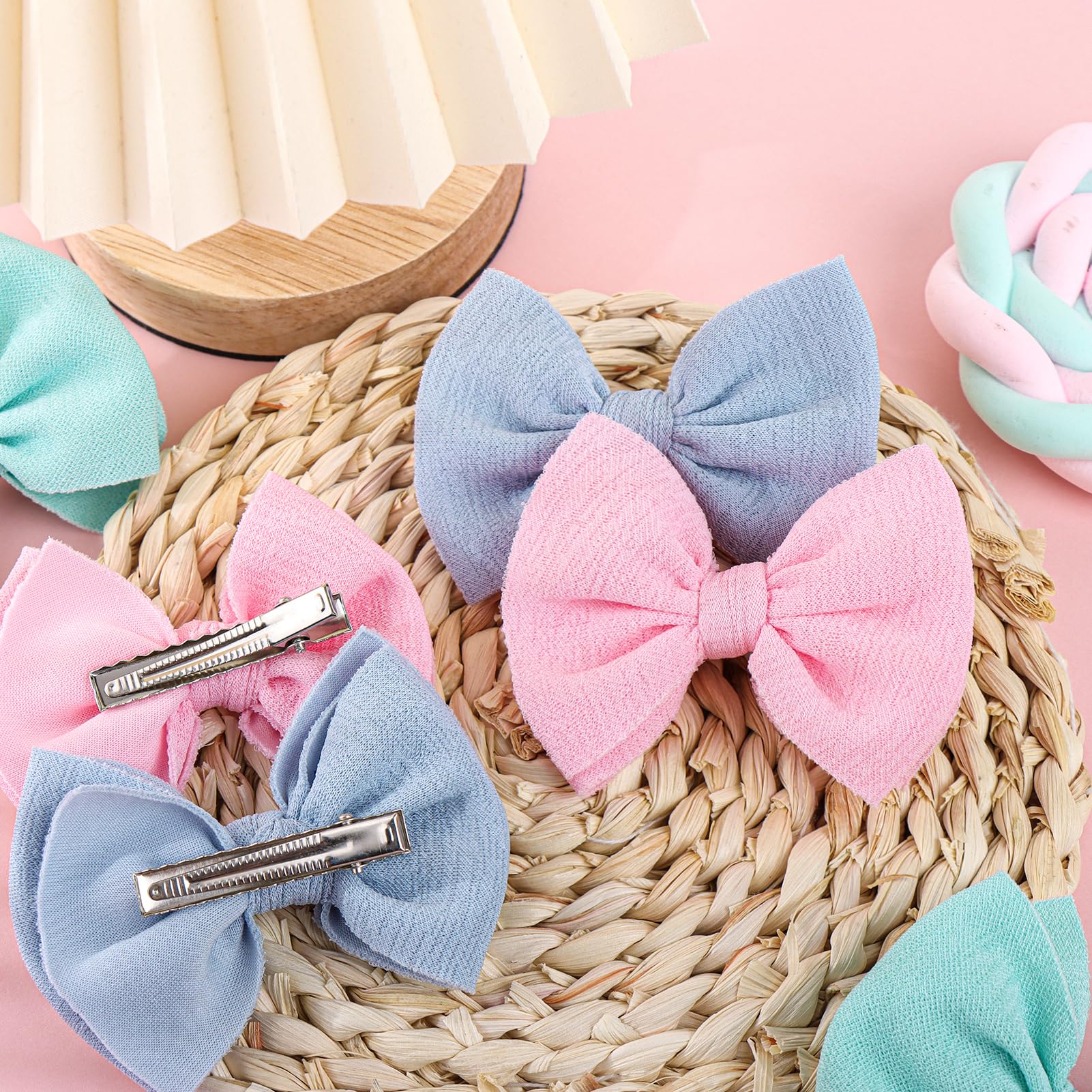 ONENINEDREAM baby bows in a ponytail illustrate easy attachment and cute, ready-to-wear look