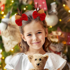 ONENINEDREAM reindeer-antlers detail clip adds festive Christmas charm.