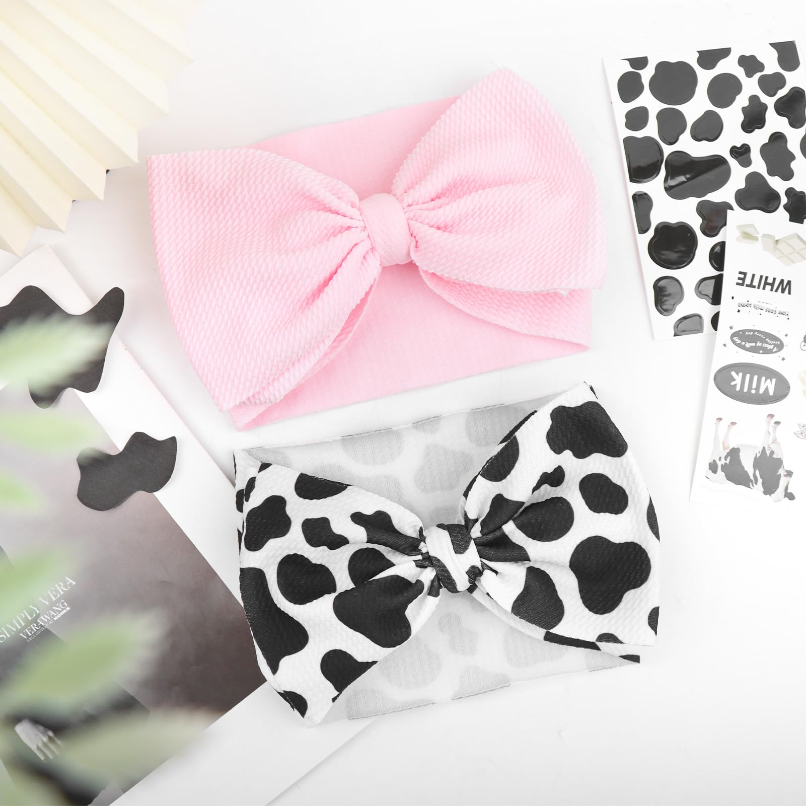 ONENINEDREAM cowgirl bow complements family days and farm visits.