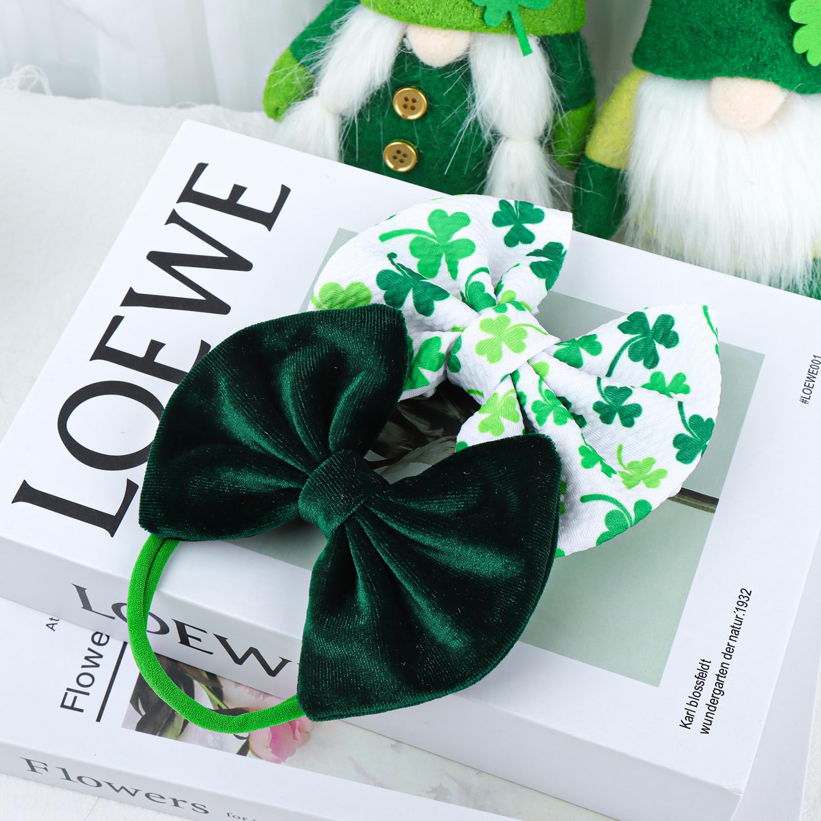 ONENINEDREAM green leaves bow worn for St Patrick's Day.