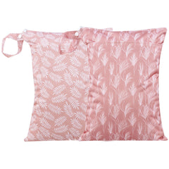 Opgroeie wet/dry bag with two pockets, closed, ideal for organized travel.