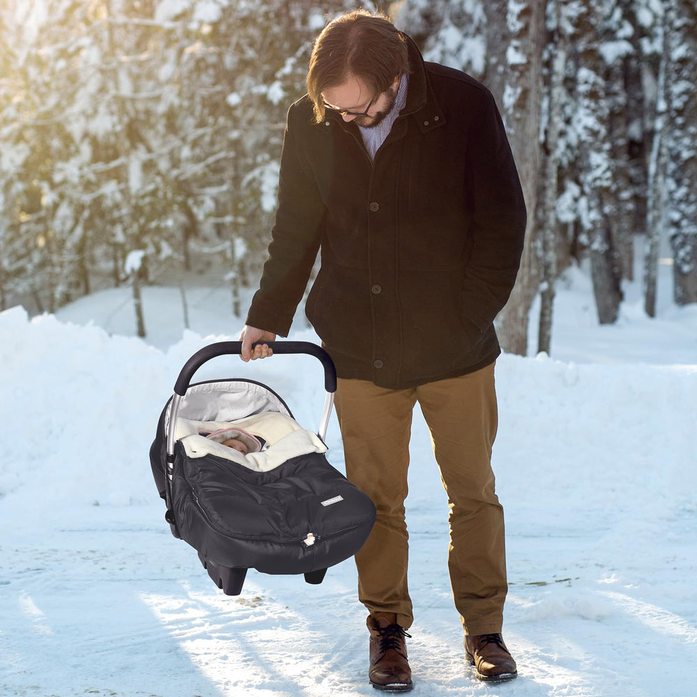 Orzbow detachable, machine-washable cover simplifies cleaning after outings.