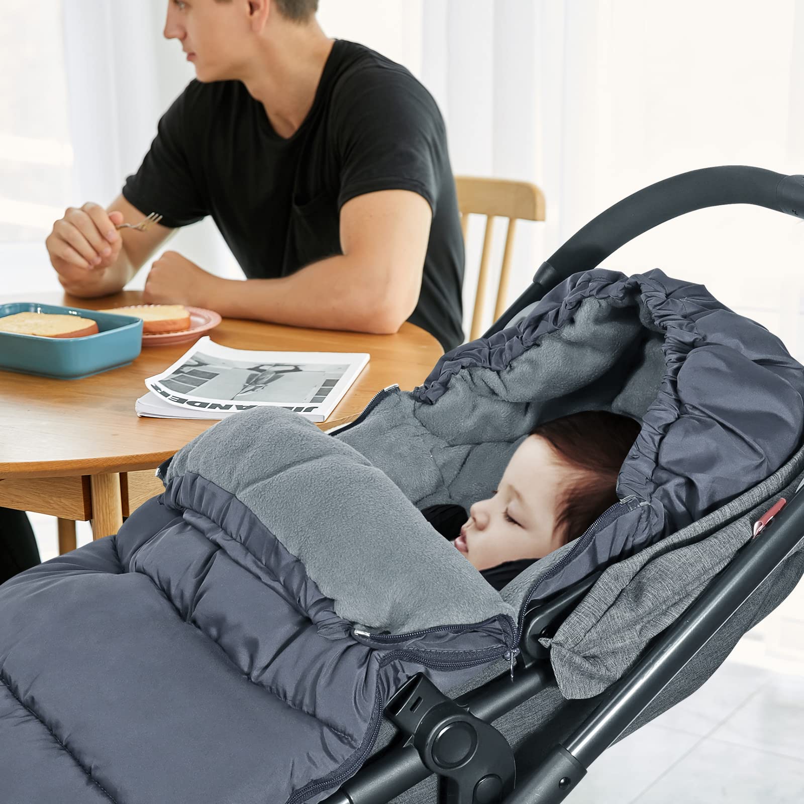 Orzbow universal stroller footmuff two-way zipper enables quick diaper changes on the go.