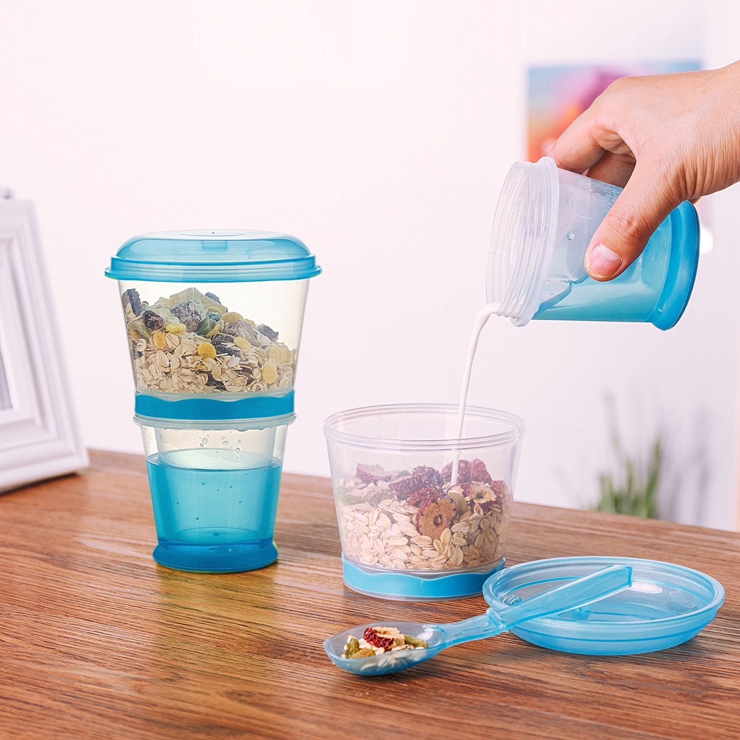 OVOY cereal to-go blue leakproof cap keeps contents secure during travel.