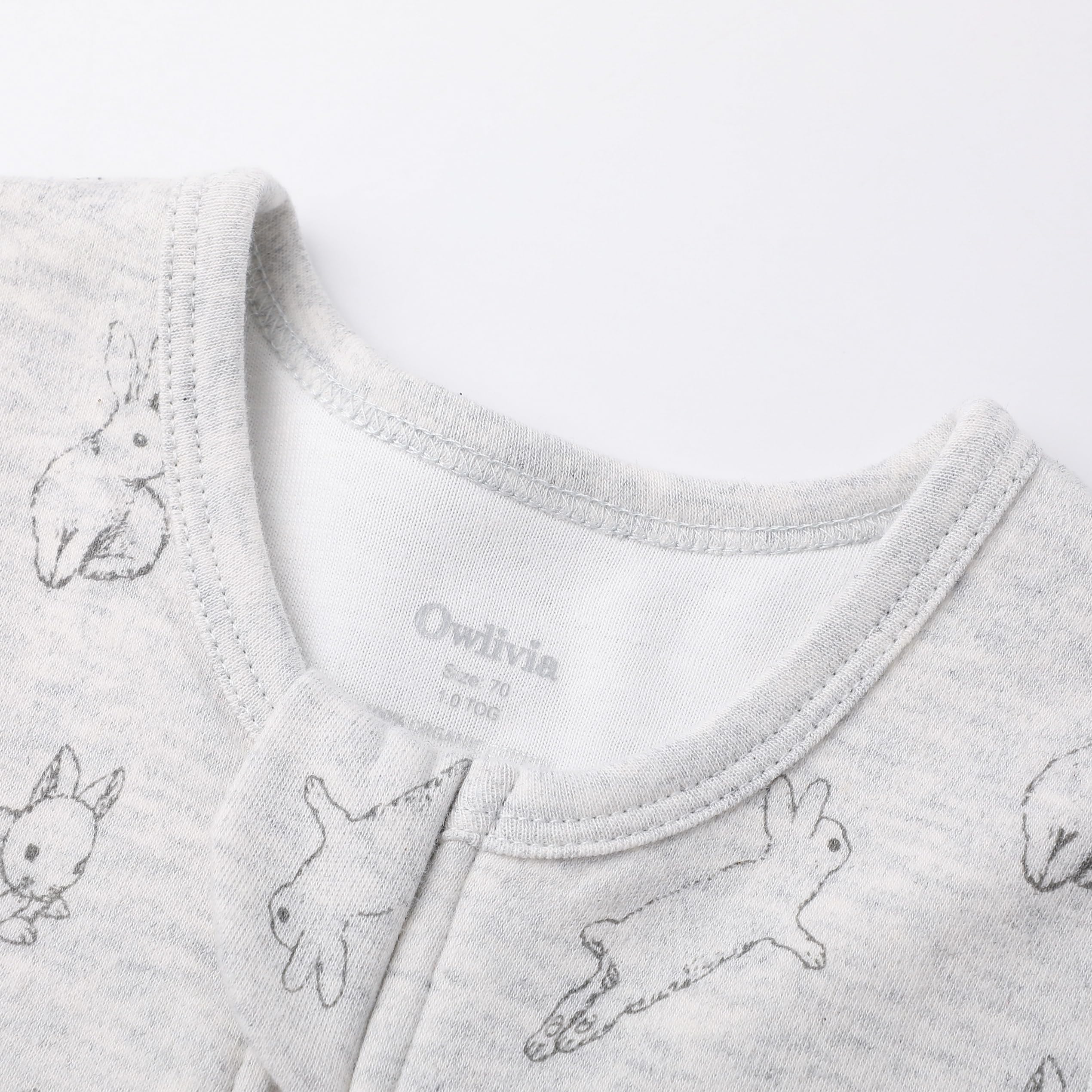 Close-up of fabric: 100% GOTS organic cotton cushioning