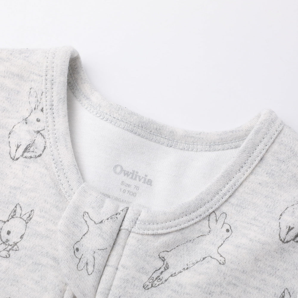 Close-up of fabric: 100% GOTS organic cotton cushioning
