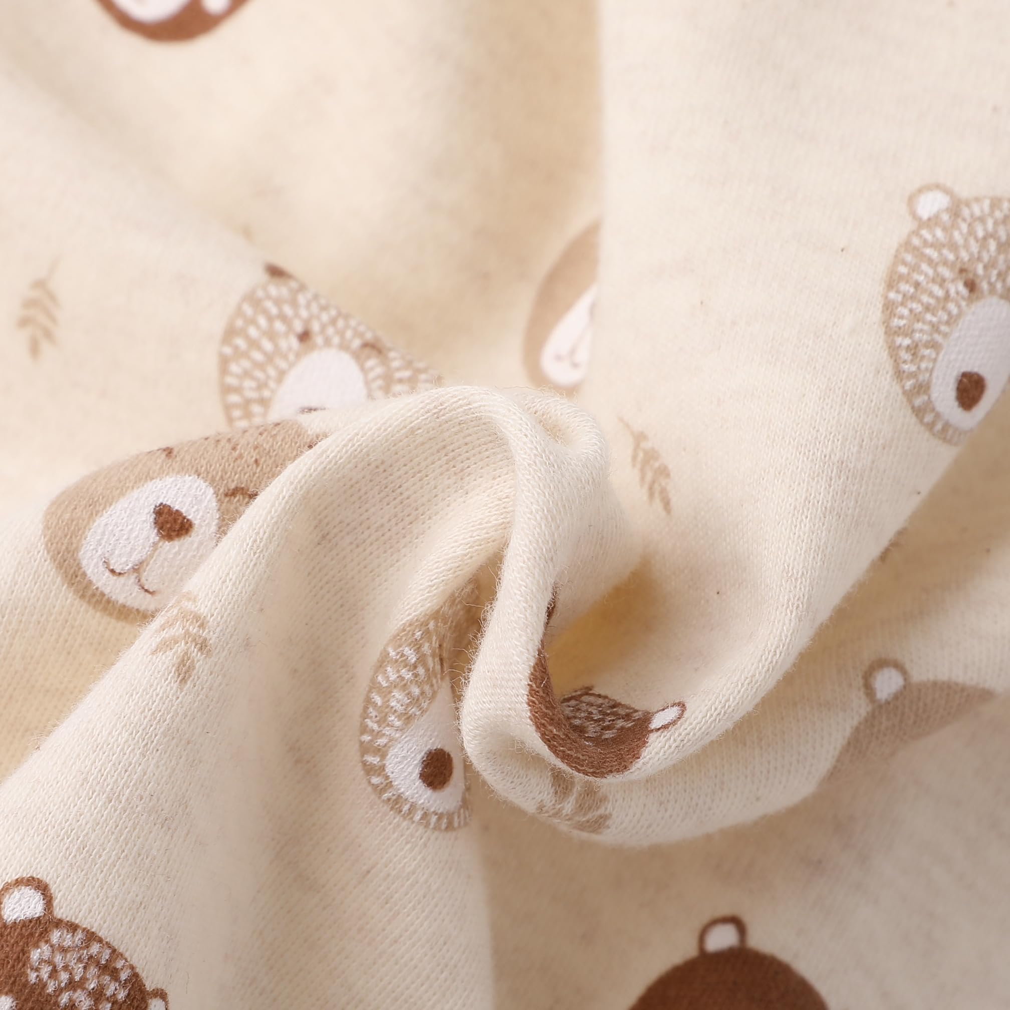 Owlivia 2-way zipper simplifies diaper changes during night.