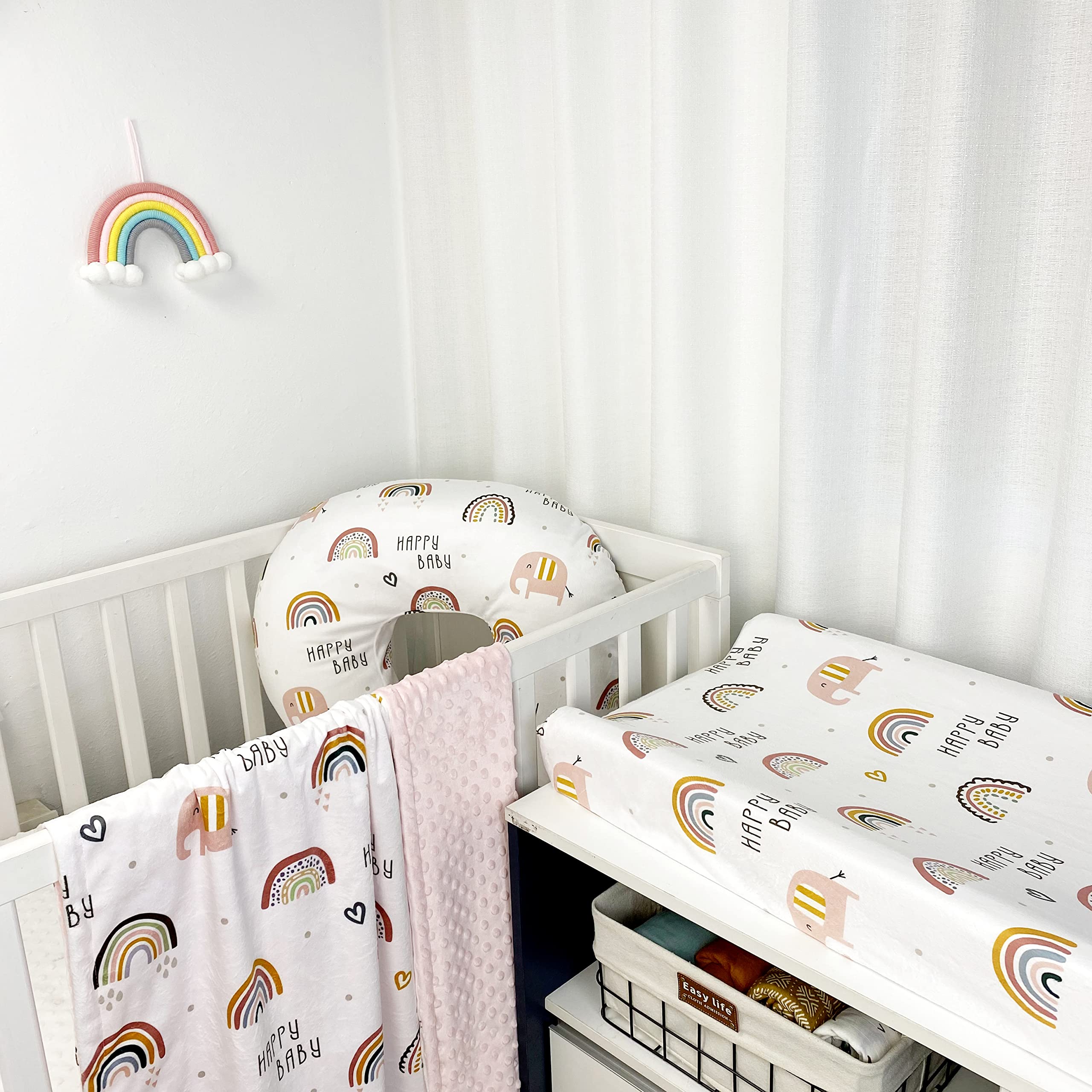 Owlowla changing pad cover is machine washable for quick cleanup.