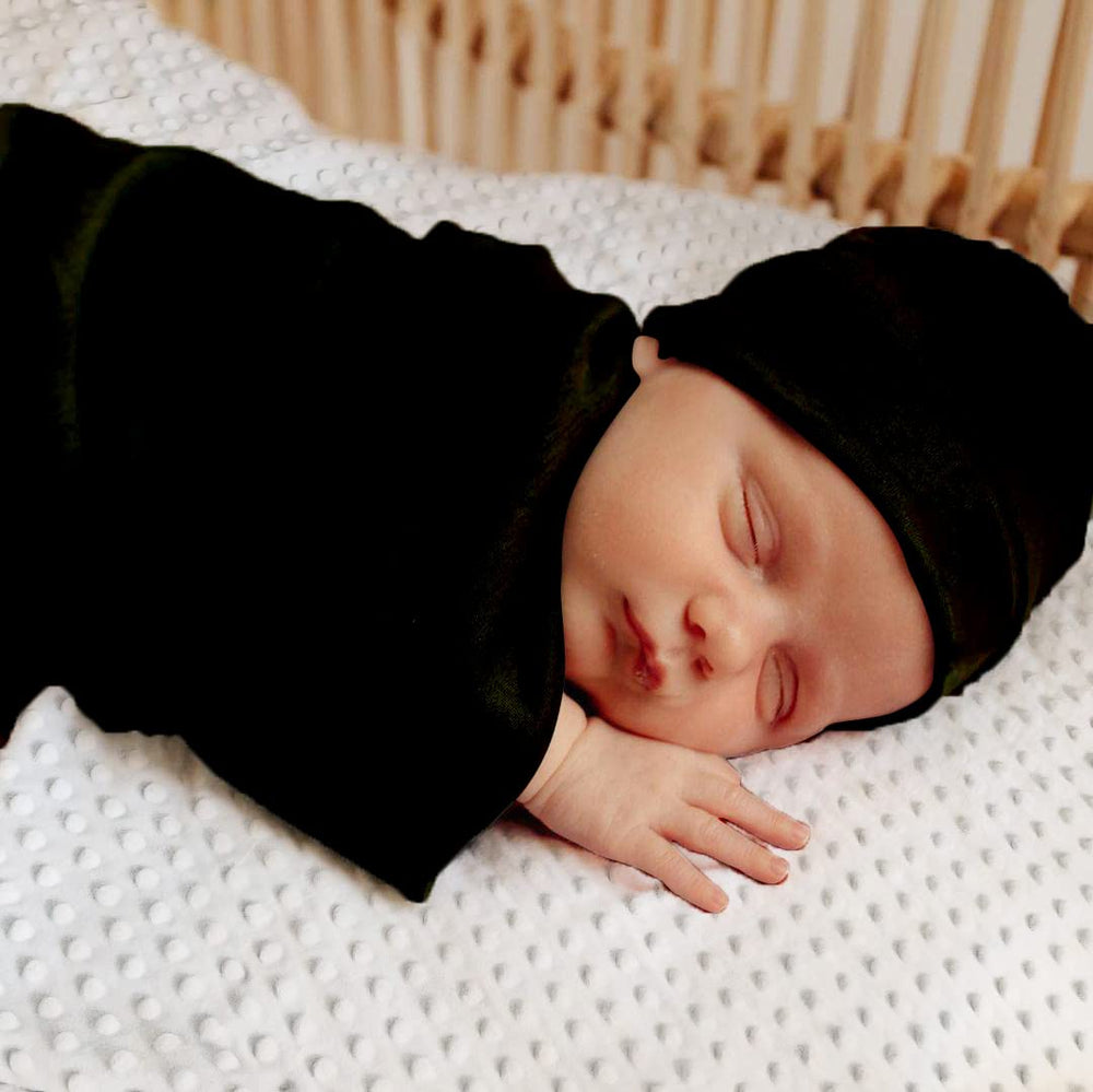OWLOWLA swaddle set safety design close-up showing no closures for baby-friendly wrap