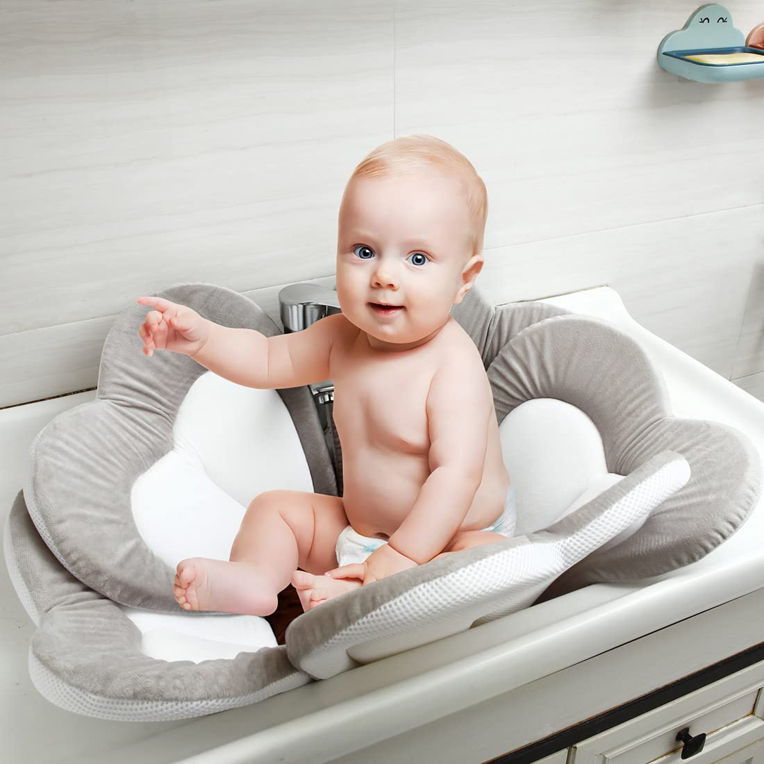 PandaEar cocoon-like cushion eases bath time for newborns