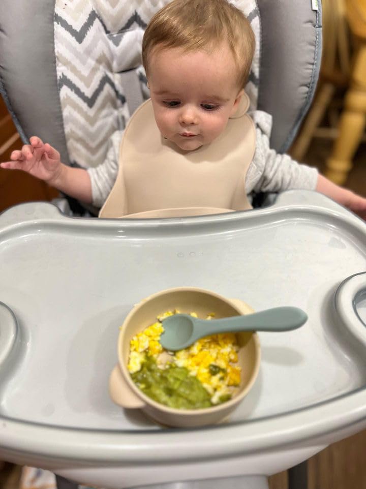 PandaEar non-slip design keeps plates steady during feeding.