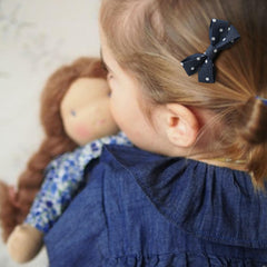 Panpinmama non-slip design toddler clip showcased during active play and school days