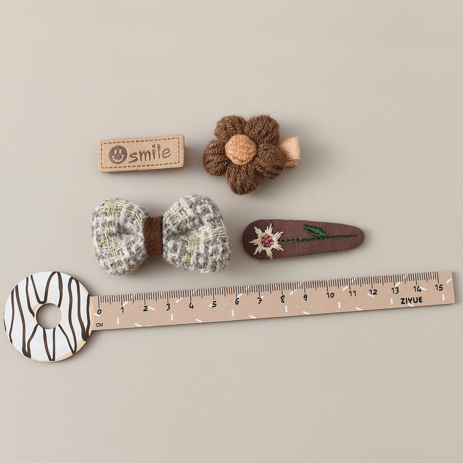 Panpinmama baby-hair-clip-set-closeup shows secure hold during active play.