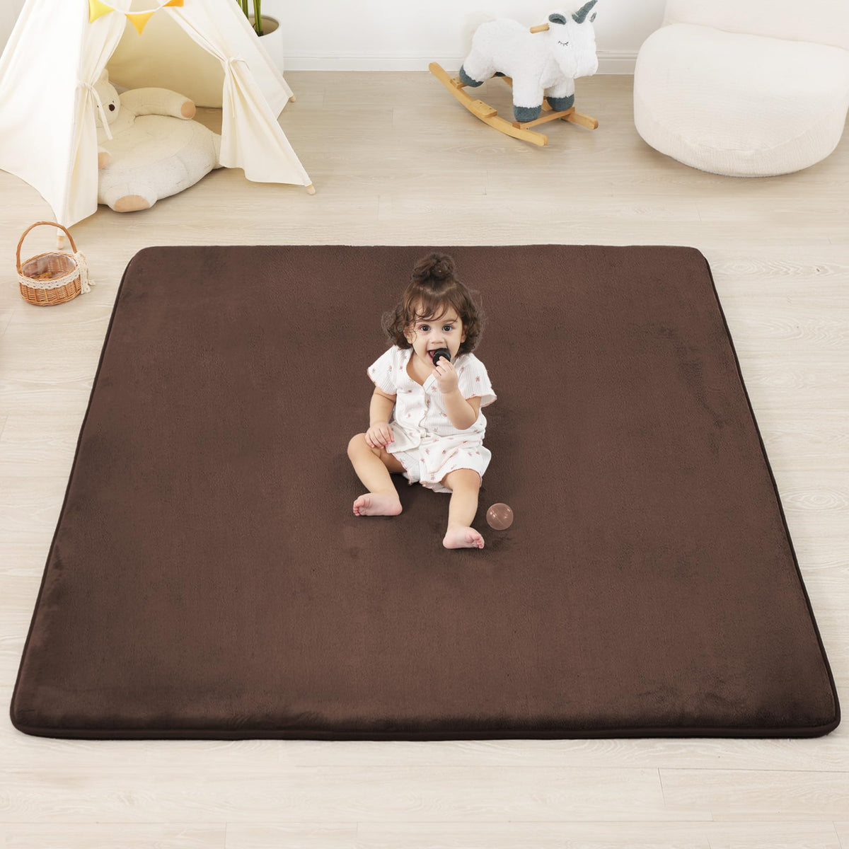 PAPAMAT 1.3-inch padding brown close-up highlighting plush cushioning for comfy tummy time