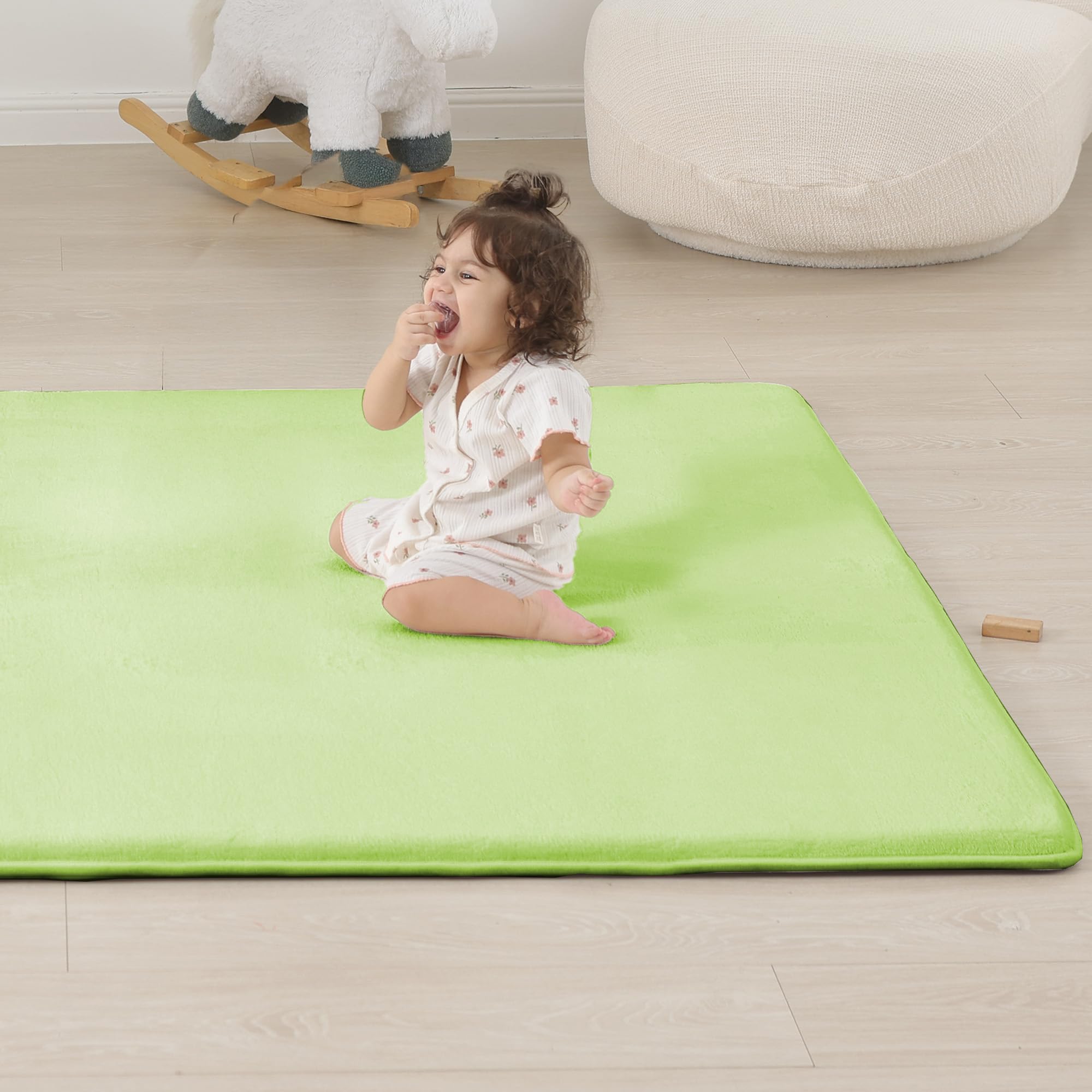 PaPaMat tummy time and crawling use cases shown on soft mat.