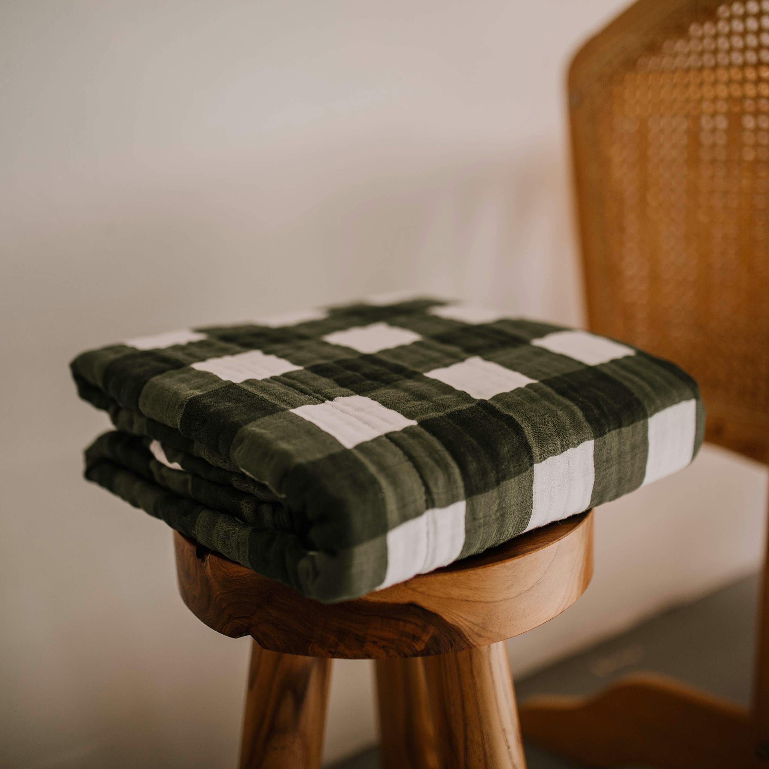 Parker Baby Co muslin blanket cuddle-worthy family moments and stories