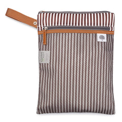 Parker Baby Co. wet-dry bag waterproof main compartment keeps messes contained during outings