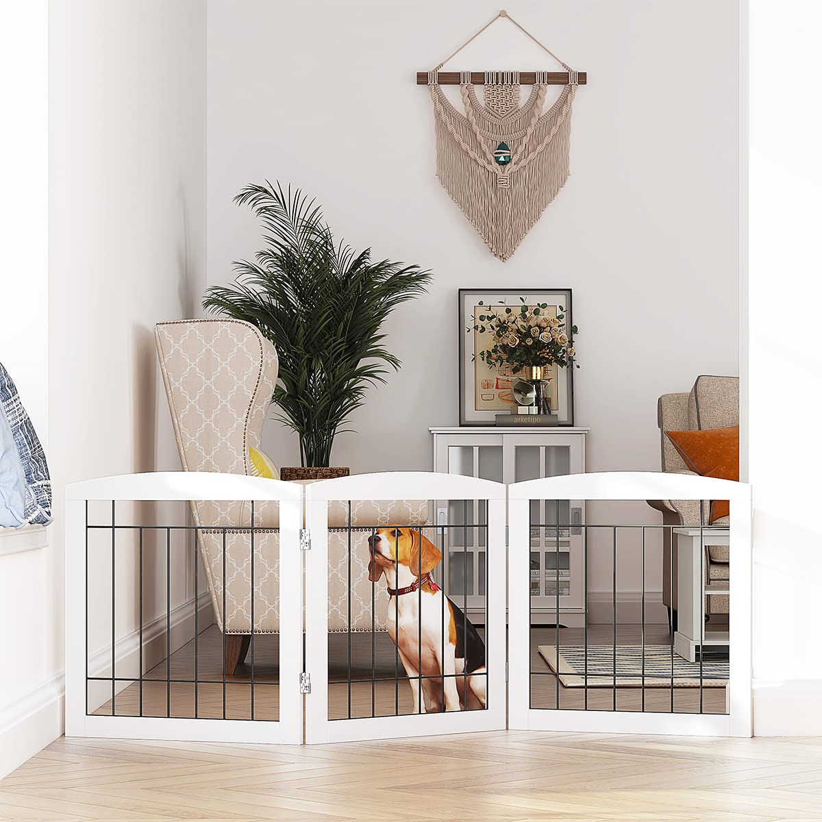 PAWLAND folding wide Z-shape gate demonstrates versatile expansion for hallways and doorways.