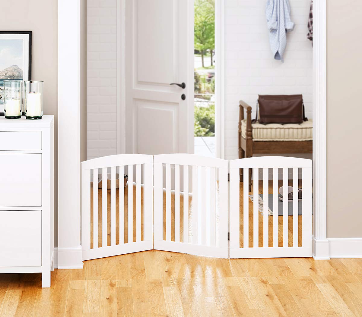 PAWLAND gate opened in wide Z-shape covers wide entry