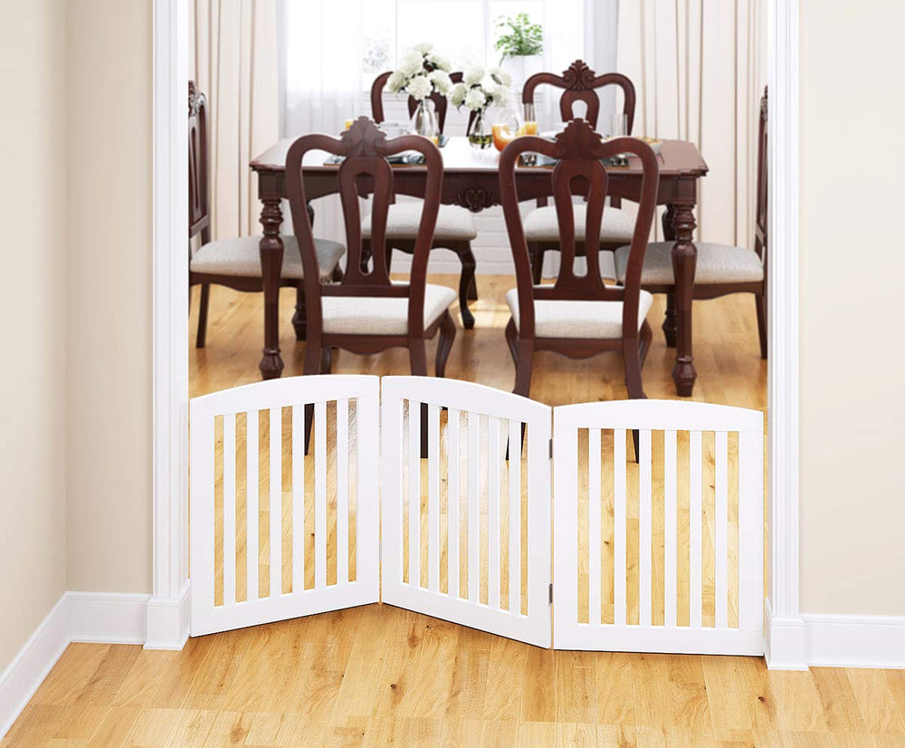 PAWLAND wooden gate in hallway with natural finish on stairs